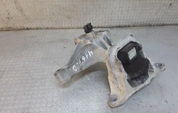 Renault Megane III Engine mount bracket