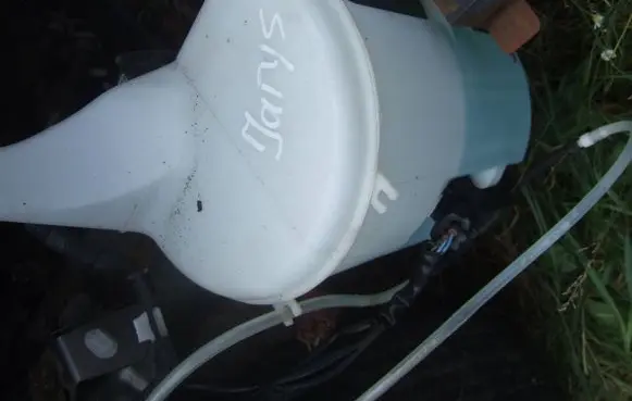 Toyota Yaris Headlight washer pump 