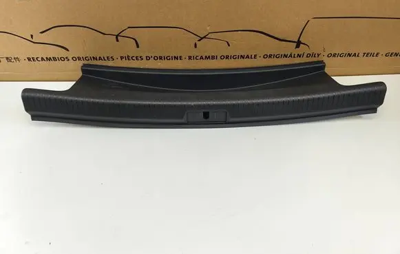Trunk/boot sill cover protection
