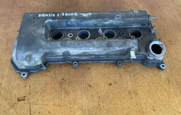 Toyota Avensis T220 Rocker cam cover 
