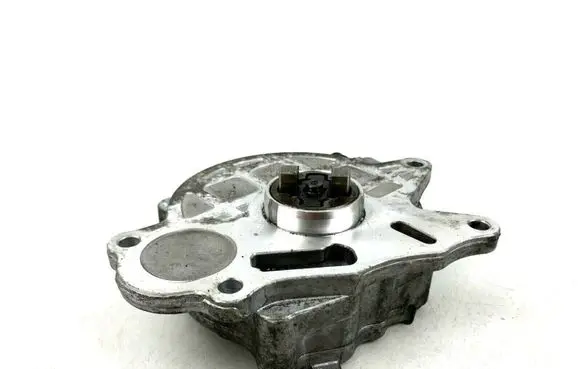 Volkswagen PASSAT B7 Vacuum pump 03L145100F