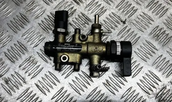 Audi A8 S8 D3 4E Fuel main line pipe 057130763H 00R001615