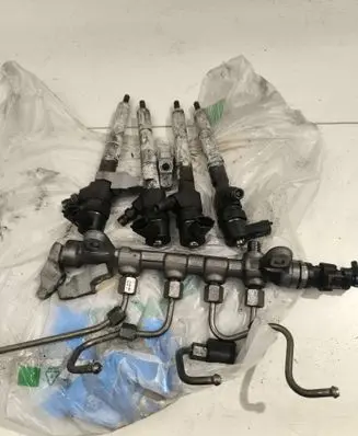 Opel Zafira C Fuel injectors set 55577668