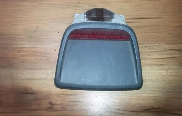 Nissan Primera Third/center stoplight e102378