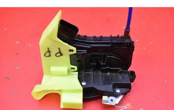 KIA Sportage Front door lock 81320R2000