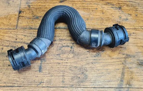 Engine coolant pipe/hose