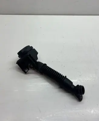 Mercedes-Benz A W169 Oil fill pipe A6400100369