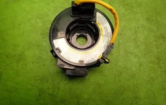 Suzuki Grand Vitara II Airbag slip ring squib (SRS ring) 