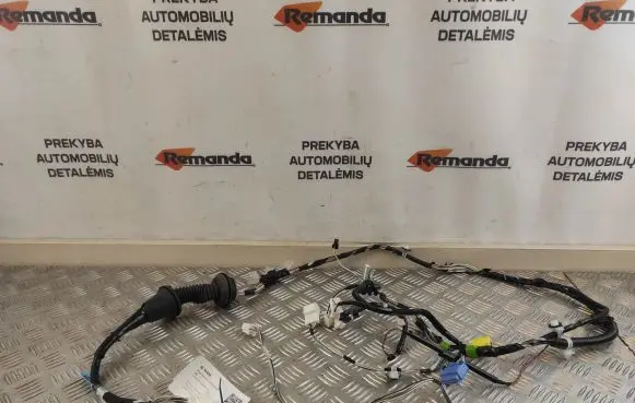 Toyota RAV 4 (XA50) Front door wiring loom 8215242F90