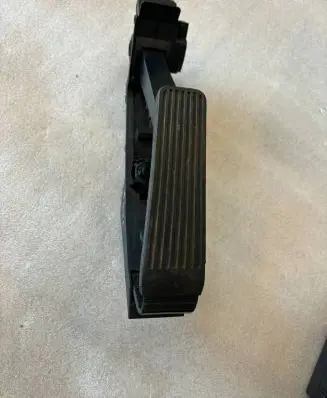 Mercedes-Benz S W221 Accelerator throttle pedal A2203000104 2203000104