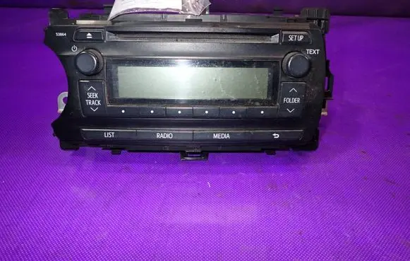 Toyota Yaris Radio/CD/DVD/GPS head unit 
