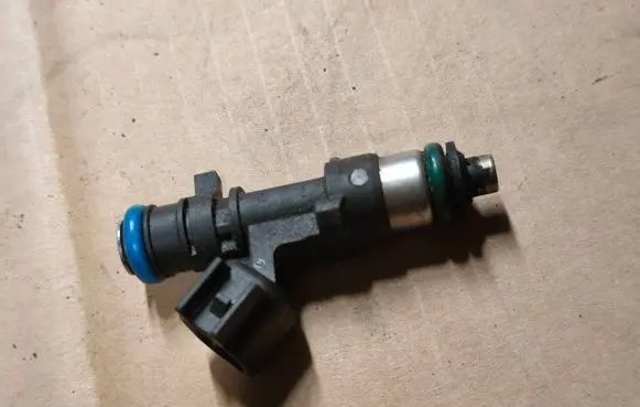 Chrysler Sebring (ST-22 - JR) Fuel injector 04591986AA