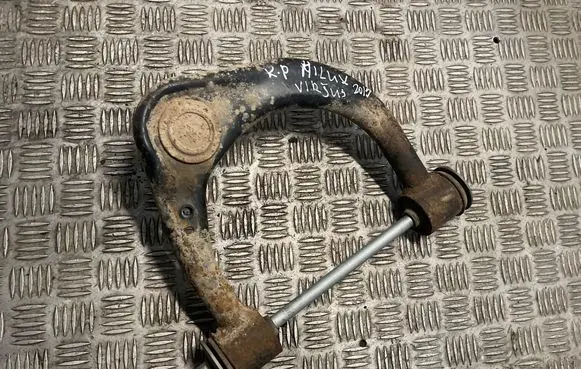 Toyota Hilux (AN10, AN20, AN30) Front lower control arm/wishbone