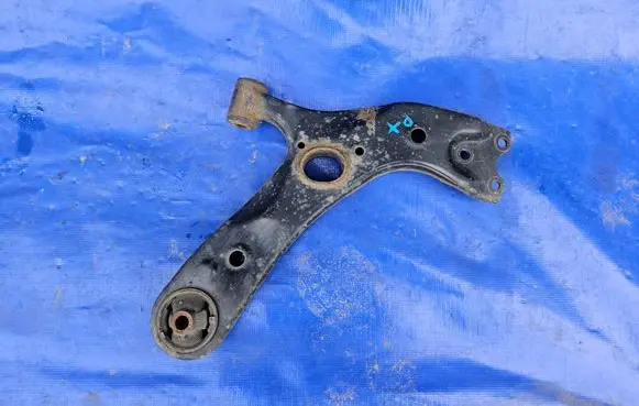Toyota Prius+ (ZVW40) Front lower control arm/wishbone 48068-12300
