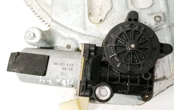 Volvo S60 Front door window regulator motor 101353xxx 101353-xxx