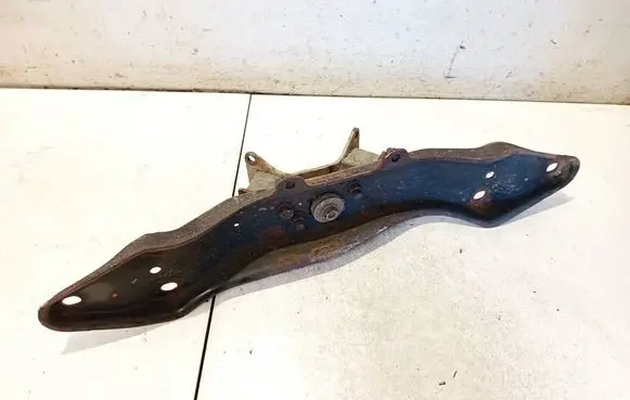 Engine mount bracket