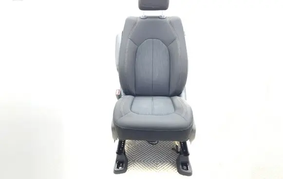 Chrysler Pacifica Front driver seat 
