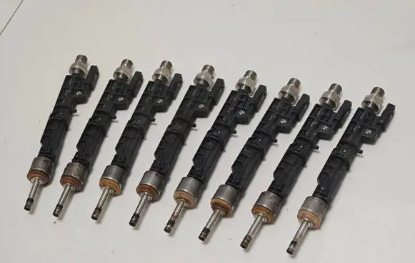BMW M5 F90 Fuel injectors set 7852362 10213541
