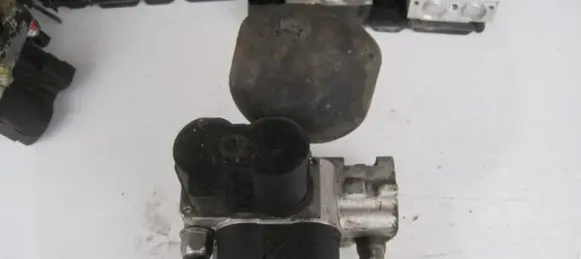 Mercedes-Benz S W221 Air suspension valve block A2213200258