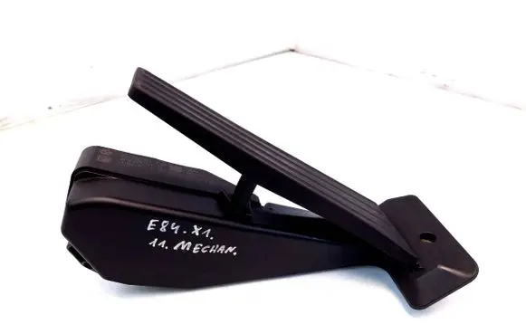 BMW X1 E84 Accelerator throttle pedal 6793742 12037313 6PV00937920
