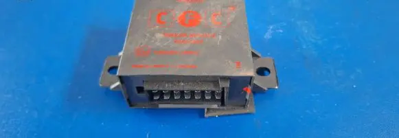 Volkswagen PASSAT B6 Tow bar relay 52501504