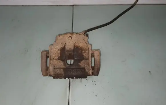 BMW X3 E83 Front brake caliper 6765882 34116765882