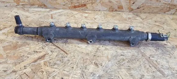 Volvo V70 Fuel main line pipe 8658252 0445215010