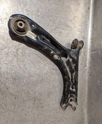 Volkswagen Jetta VI Front lower control arm/wishbone 5C0407152D