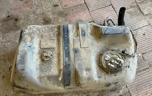 Peugeot 4007 Fuel tank 