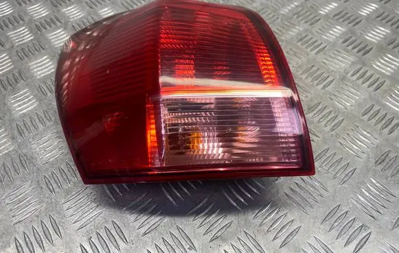 Nissan Qashqai Rear/tail lights LAMPALTJ10