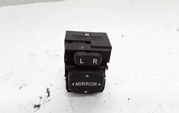 Toyota Corolla E120 E130 Wing mirror switch 183574
