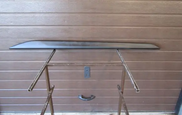Front sill (body part)