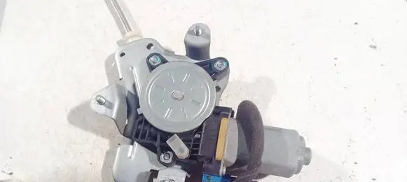 Chevrolet Captiva Front door window regulator motor 96627000