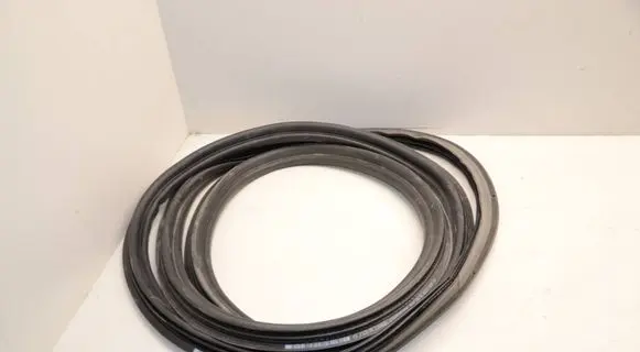 Trunk rubber seal (body)