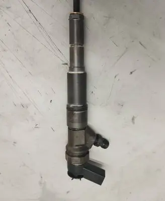 BMW X3 E83 Fuel injector 7793836