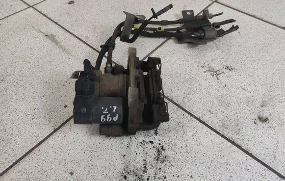 Rear brake caliper