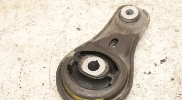 Opel Vivaro Engine mount bracket 93866731 938600700