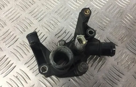 Ford Fiesta Engine coolant pipe/hose 7m5g8k556ab 7m5g-8k556-ab