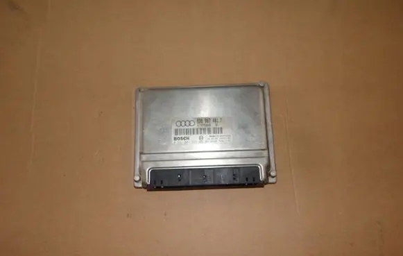 Volkswagen PASSAT B5 Engine control unit/module 0281001945