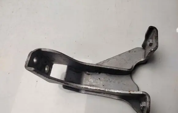 Mercedes-Benz E W212 Engine mounting bracket A6510900441