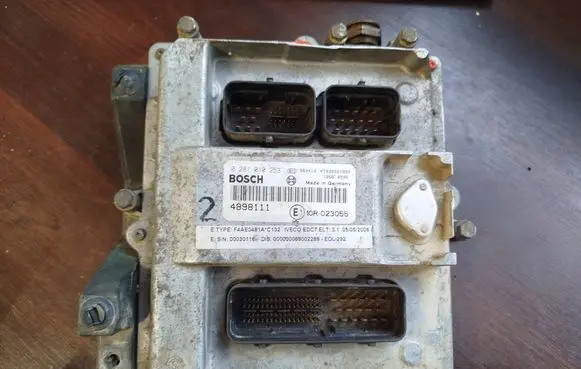 Iveco Daily 3rd gen Engine control unit/module 4898111 0281010253