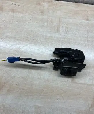 Toyota Prius (XW20) Loading door lock 