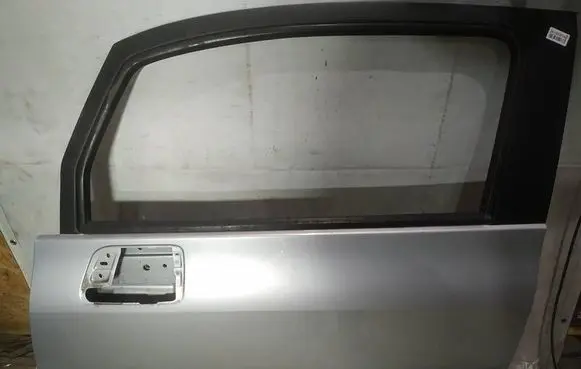 Peugeot 1007 Front door pilkos