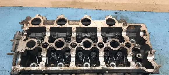 Peugeot 807 Engine head 