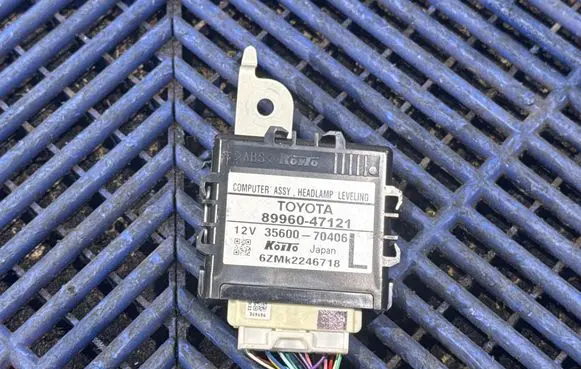 Toyota Prius+ (ZVW40) Light module LCM 8996047121 3560070406 6ZMK2246718