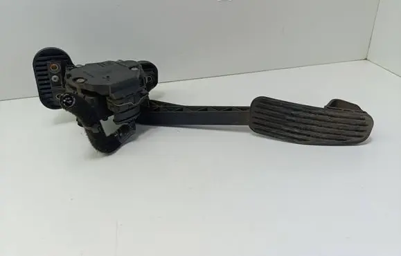 Volvo S60 Accelerator throttle pedal 9496822