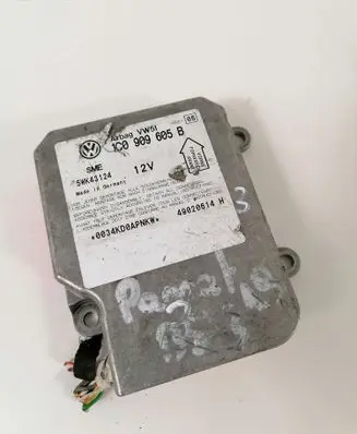 Volkswagen PASSAT B5.5 Airbag control unit/module 1C0909605B