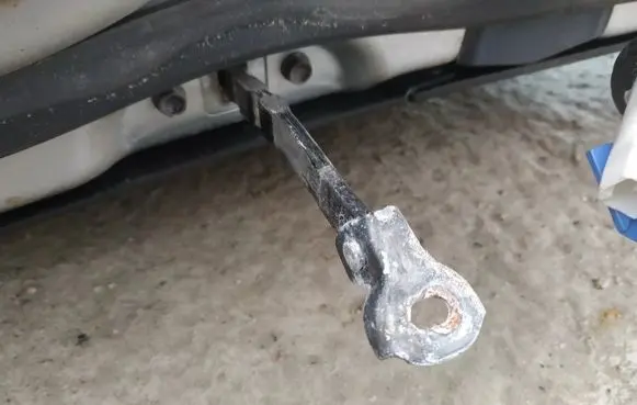 Front door check strap stopper