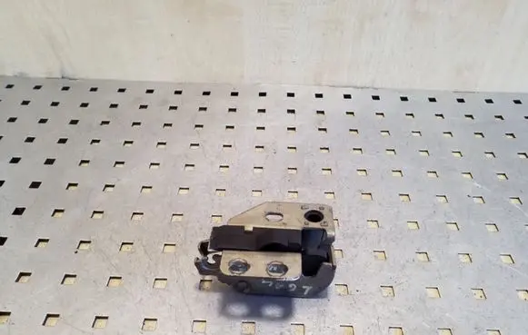 Volkswagen Crafter Sliding door lock A9067400035