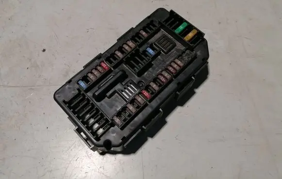 BMW 4 F36 Gran coupe Fuse module 9389068